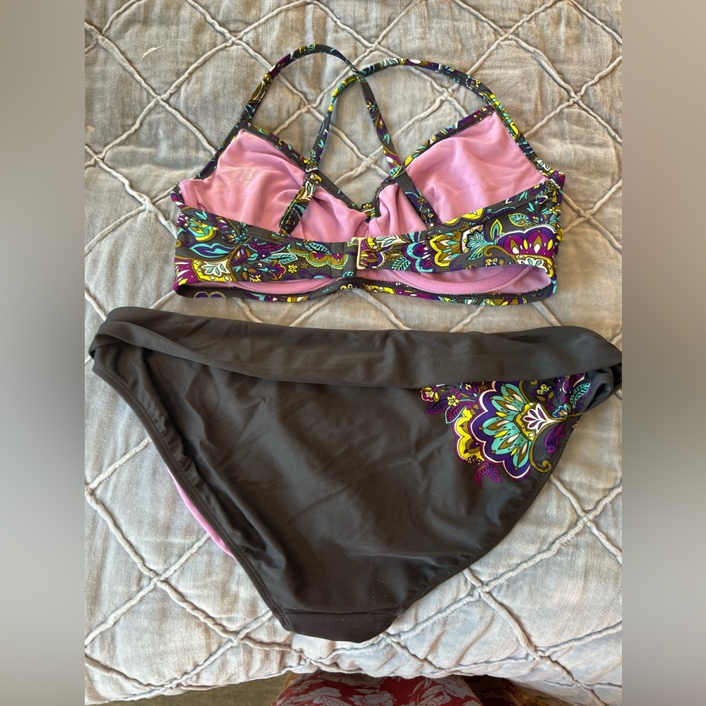 2 Athleta Bikinis. Mix and match. Tops 34/36 D/DD. Bottoms size L. - Picture 4 of 11